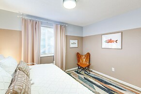 Close to Downtown & Parks: Modern Anchorage Home