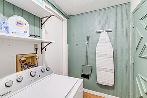 Close to Downtown & Parks: Modern Anchorage Home