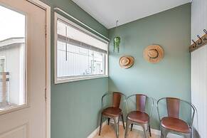 Close to Downtown & Parks: Modern Anchorage Home