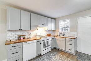 Close to Downtown & Parks: Modern Anchorage Home