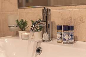 Vittoria Garden Suites