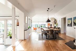 Dream Stay Seafront Villa Padel Court