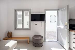 Parikia's Cosy Jewel