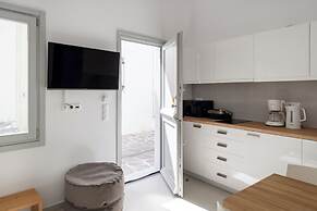 Parikia's Cosy Jewel