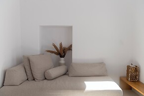 Parikia's Cosy Jewel