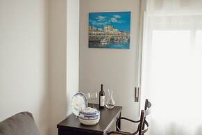 Espinho Seawalk AND Seaview by Vacationy