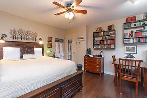 Cole's Bay Vacation Retreat Library Room