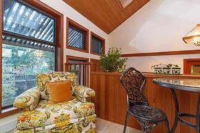 Cole's Bay Vacation Retreat Library Room