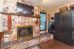 Cole's Bay Vacation Retreat Library Room