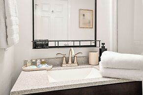 Hygge House Suites