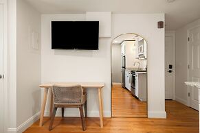 Hygge House Suites