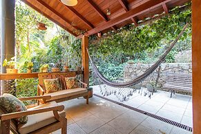 Charmosa Suíte em Sambaqui