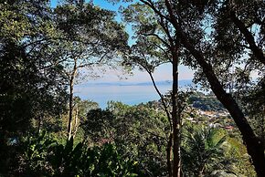 Charmosa Suíte em Sambaqui