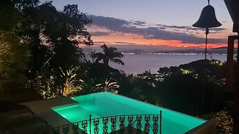 Charmosa Suíte em Sambaqui