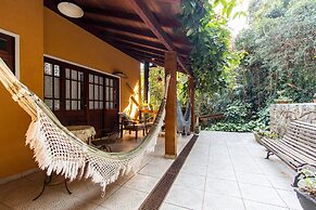 Charmosa Suíte em Sambaqui