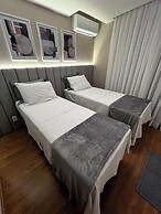 Duplex Leblon com Garagem Vista Cristo - 2 Quartos