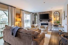 Cumberland River Views, Walk to Broadway, Downtown & Stadium Rockin' R