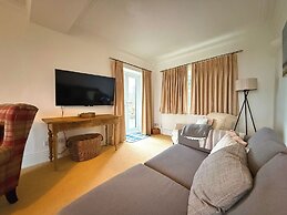 Spacious 4BR Retreat for 8