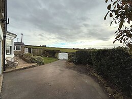 Spacious 4BR Retreat for 8