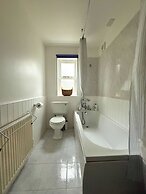 Spacious 4BR Retreat for 8