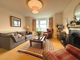 Spacious 4BR Retreat for 8