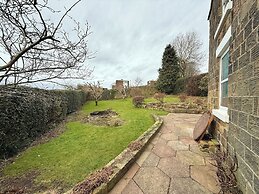 Spacious 4BR Retreat for 8