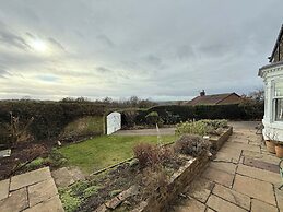 Spacious 4BR Retreat for 8