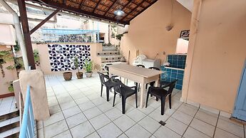 Casa vintage ampla com varanda e quintal