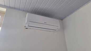 Casa vintage ampla com varanda e quintal