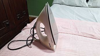 Casa vintage ampla com varanda e quintal