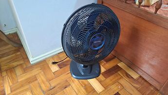 Casa vintage ampla com varanda e quintal