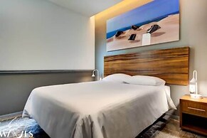 2 Br. With Rooftop Pool and Stunning Ocean View
