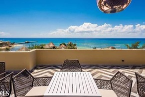 2 Br. With Rooftop Pool and Stunning Ocean View