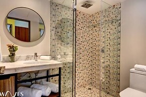 2 Br. With Rooftop Pool and Stunning Ocean View