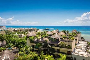 2 Br. With Rooftop Pool and Stunning Ocean View