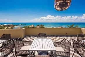 2 Br. With Rooftop Pool and Stunning Ocean View