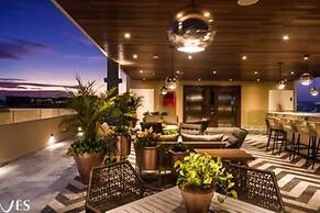 2 Br. With Rooftop Pool and Stunning Ocean View