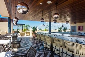 2 Br. With Rooftop Pool and Stunning Ocean View
