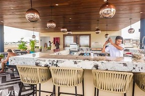2 Br. With Rooftop Pool and Stunning Ocean View