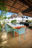 3 Br. Ocean Front PH With Stunning Views