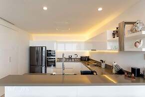 3 Br. Ocean Front PH With Stunning Views
