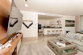 3 Br. Ocean Front PH With Stunning Views