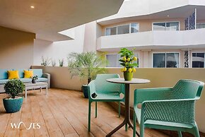 Pool View 1 Br. Steps Away From the Beach