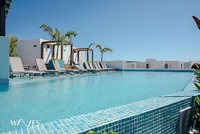 Pool View 1 Br. Steps Away From the Beach