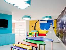 Pool View 1 Br. Steps Away From the Beach