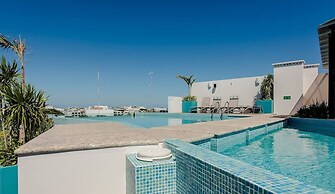 Pool View 1 Br. Steps Away From the Beach