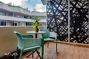 Pool View 1 Br. Steps Away From the Beach