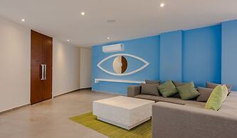 Pool View 1 Br. Steps Away From the Beach