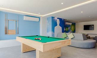 Pool View 1 Br. Steps Away From the Beach