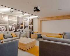 Pool View 1 Br. Steps Away From the Beach